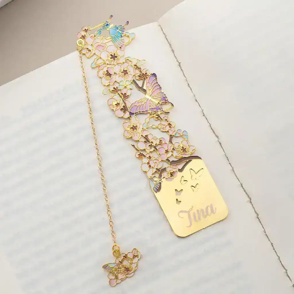 Best Gifts for Book Lovers: Thoughtful Gift Ideas for Readers 4 Best Gifts for Book Lovers: Thoughtful Gift Ideas for Readers 3