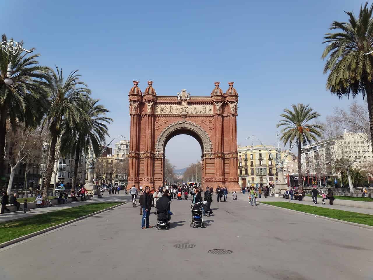 Make traveling with kids in Barcelona easy and fun with tips on kid-friendly spots, activities, and more. Read the full post to plan your trip!